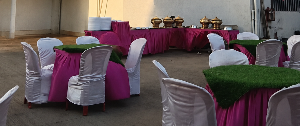 Golden chafing dishes at a Shiv Caterers indoor buffet